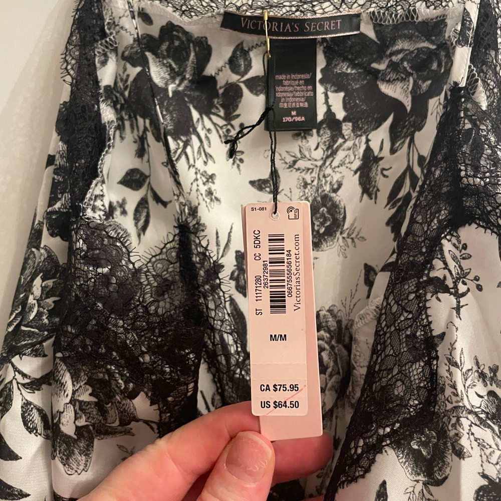 NWT- MAJOR SAVINGS! Victoria's Secret Black and White Floral Chemise - Picture 7 of 7